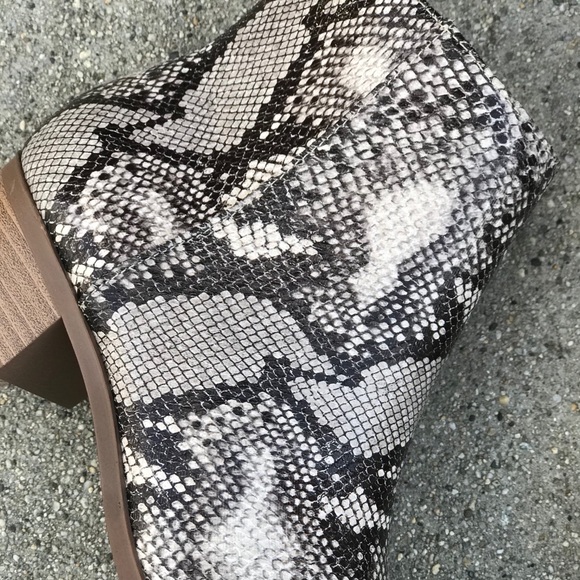 Last 1 Kimbo Snake Python Animal Print Ankle Boot - Picture 7 of 9